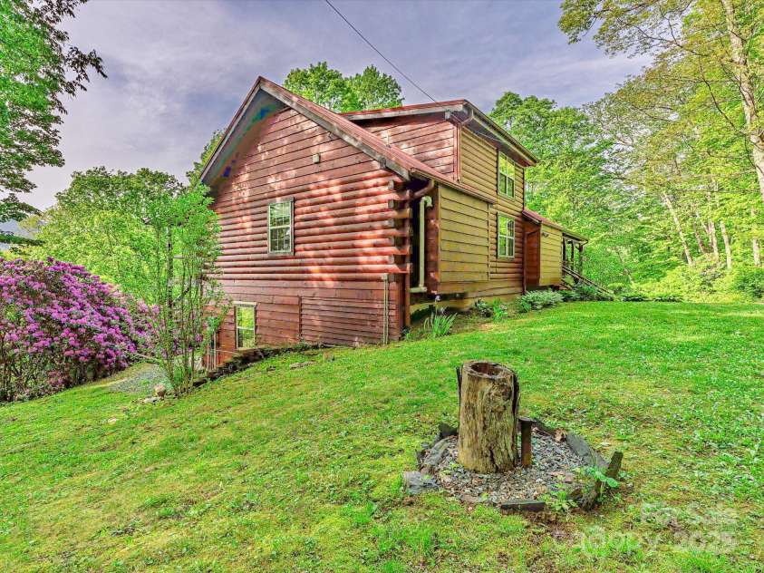 287 Sara Ridge Road, Waynesville, NC 28786.  MLS# CAR4260530, YatesRealty ID 21997. Gently sloping yard