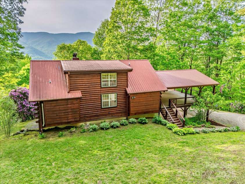 287 Sara Ridge Road, Waynesville, NC 28786.  MLS# CAR4260530, YatesRealty ID 21997. Low maintenance, metal roof