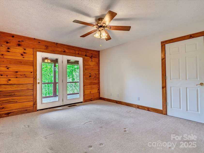 287 Sara Ridge Road, Waynesville, NC 28786.  MLS# CAR4260530, YatesRealty ID 21997. Plenty of natural light and wood features