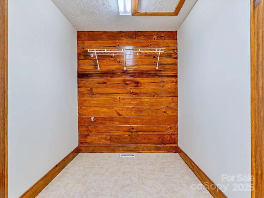 287 Sara Ridge Road, Waynesville, NC 28786.  MLS# CAR4260530, YatesRealty ID 21997. Walk-in closet in the primary bathroom