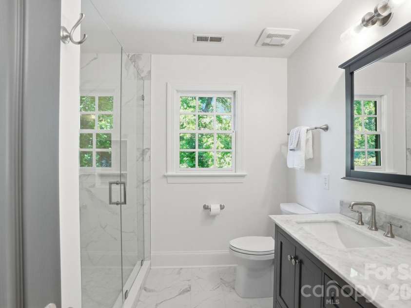 5309 Shasta Hill Court, Charlotte, NC 28211.  MLS# CAR4381404, YatesRealty ID 21997. 