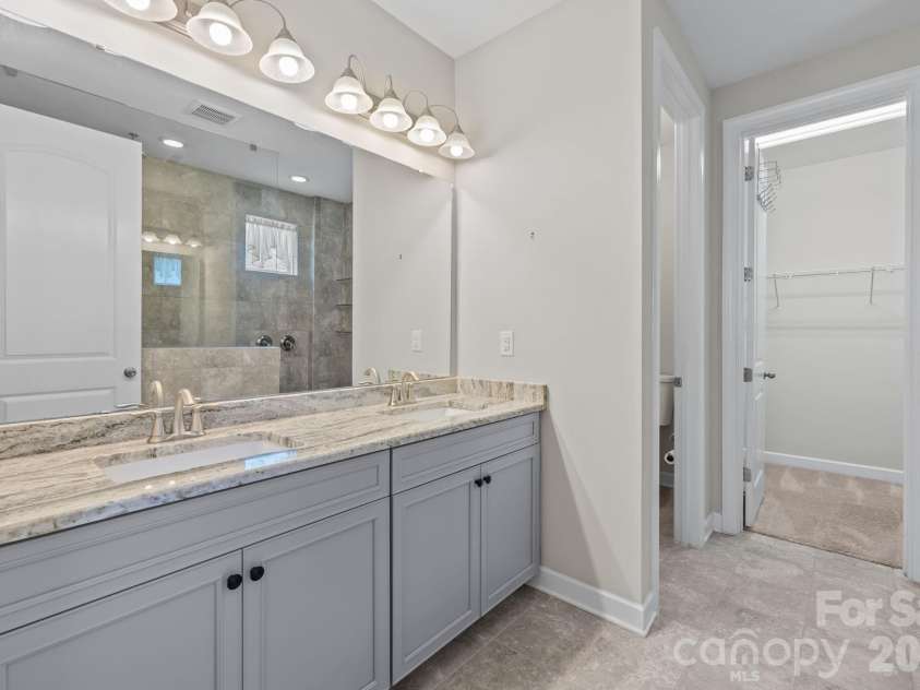 1507 Imperial Court, York, SC 29745.  MLS# CAR4361976, YatesRealty ID 21998. Primary Bath