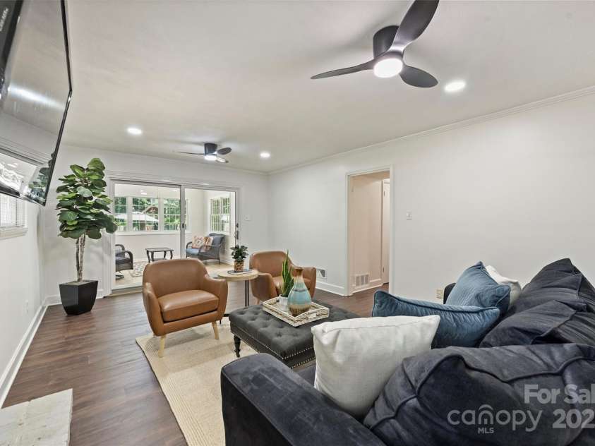 3165 Pendleton Avenue, Charlotte, NC 28210.  MLS# CAR4272876, YatesRealty ID 21998. 
