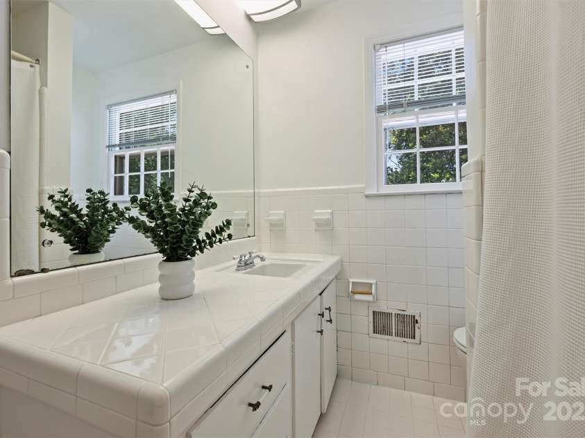 3165 Pendleton Avenue, Charlotte, NC 28210.  MLS# CAR4272876, YatesRealty ID 21998. 
