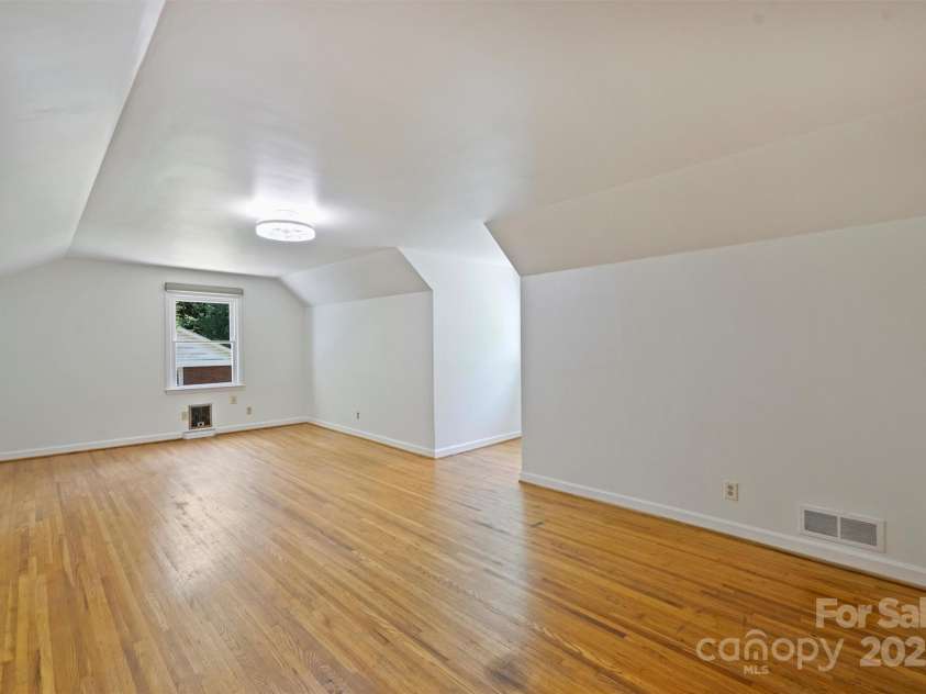 3165 Pendleton Avenue, Charlotte, NC 28210.  MLS# CAR4272876, YatesRealty ID 21998. 