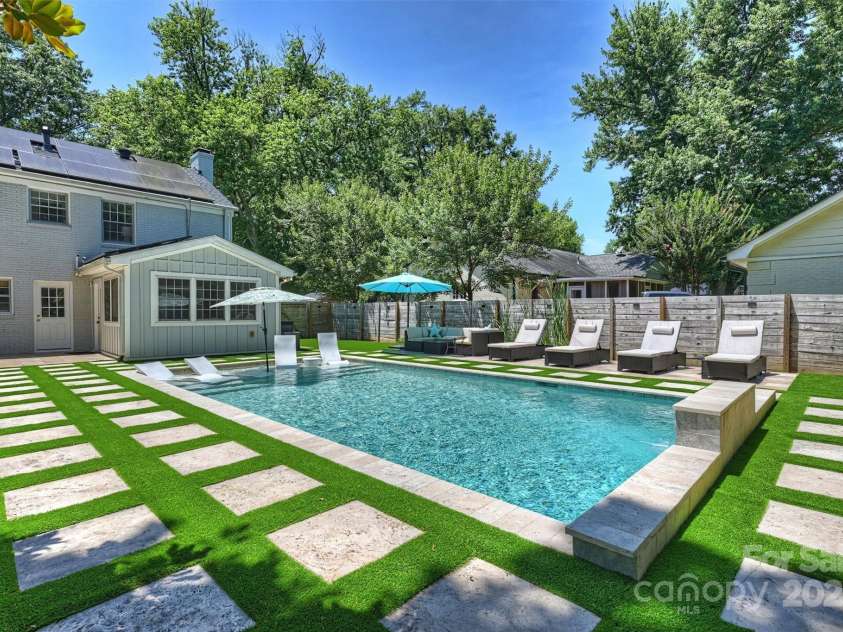3165 Pendleton Avenue, Charlotte, NC 28210.  MLS# CAR4272876, YatesRealty ID 21998. 