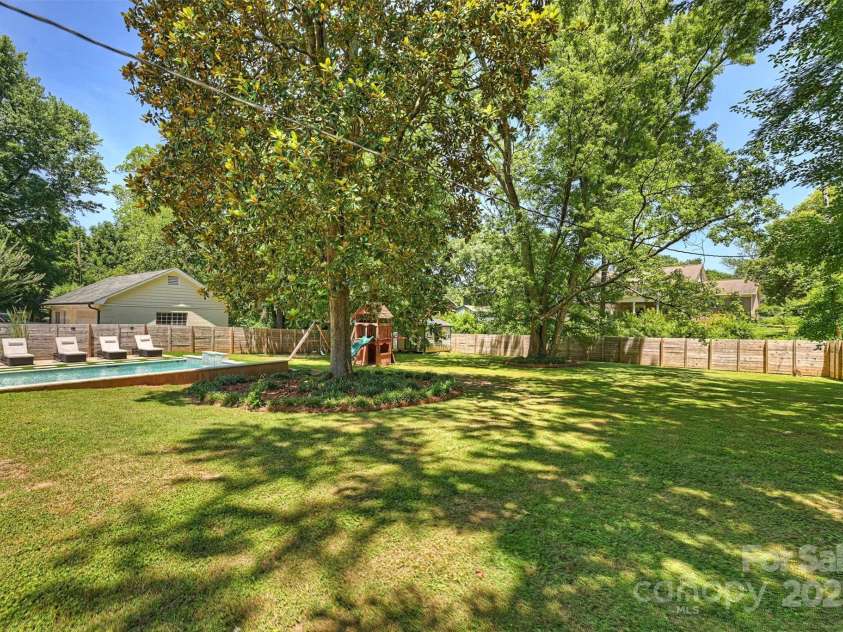 3165 Pendleton Avenue, Charlotte, NC 28210.  MLS# CAR4272876, YatesRealty ID 21998. 