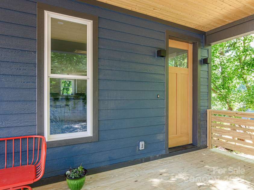 61 Vandalia Avenue, Asheville, NC 28806.  MLS# CAR4272579, YatesRealty ID 21999. 