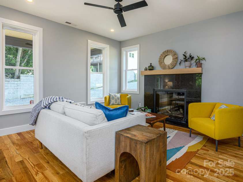 61 Vandalia Avenue, Asheville, NC 28806.  MLS# CAR4272579, YatesRealty ID 21999. 