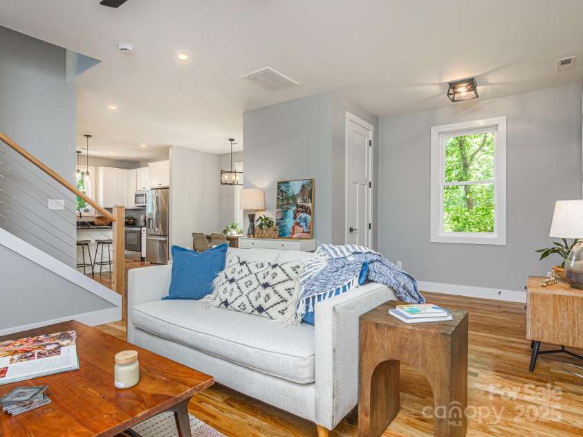 61 Vandalia Avenue, Asheville, NC 28806.  MLS# CAR4272579, YatesRealty ID 21999. 