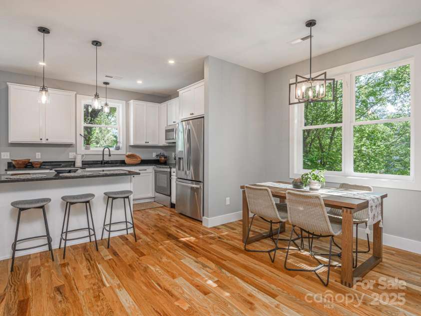 61 Vandalia Avenue, Asheville, NC 28806.  MLS# CAR4272579, YatesRealty ID 21999. 