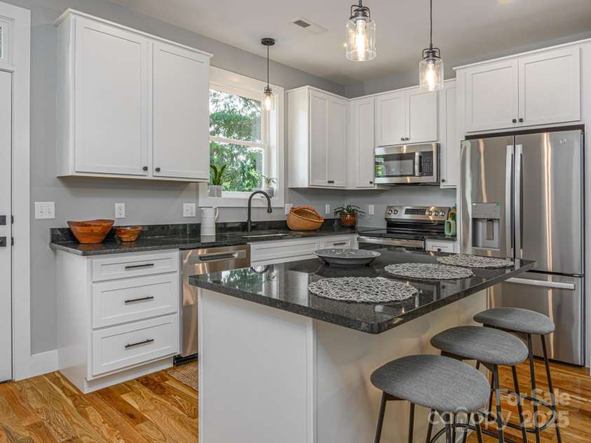 61 Vandalia Avenue, Asheville, NC 28806.  MLS# CAR4272579, YatesRealty ID 21999. 