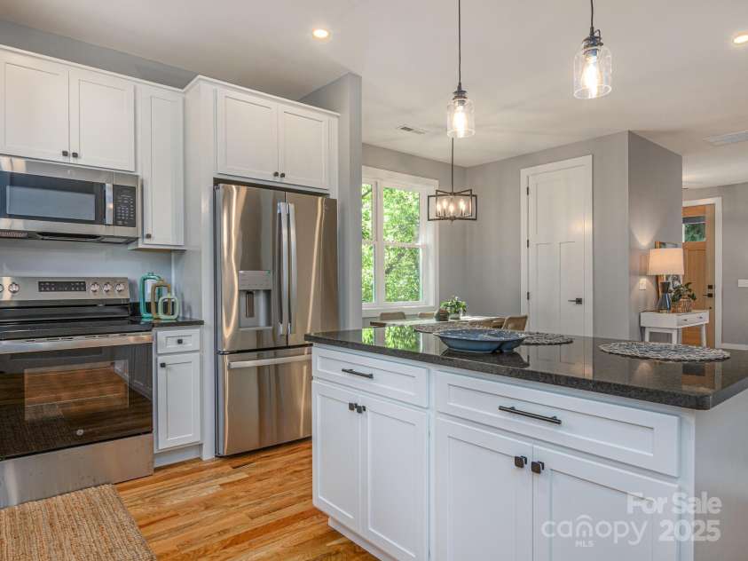 61 Vandalia Avenue, Asheville, NC 28806.  MLS# CAR4272579, YatesRealty ID 21999. 