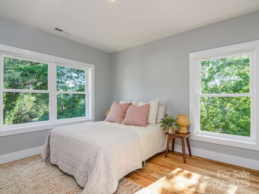 61 Vandalia Avenue, Asheville, NC 28806.  MLS# CAR4272579, YatesRealty ID 21999. 