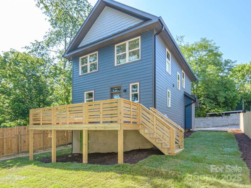 61 Vandalia Avenue, Asheville, NC 28806.  MLS# CAR4272579, YatesRealty ID 21999. 