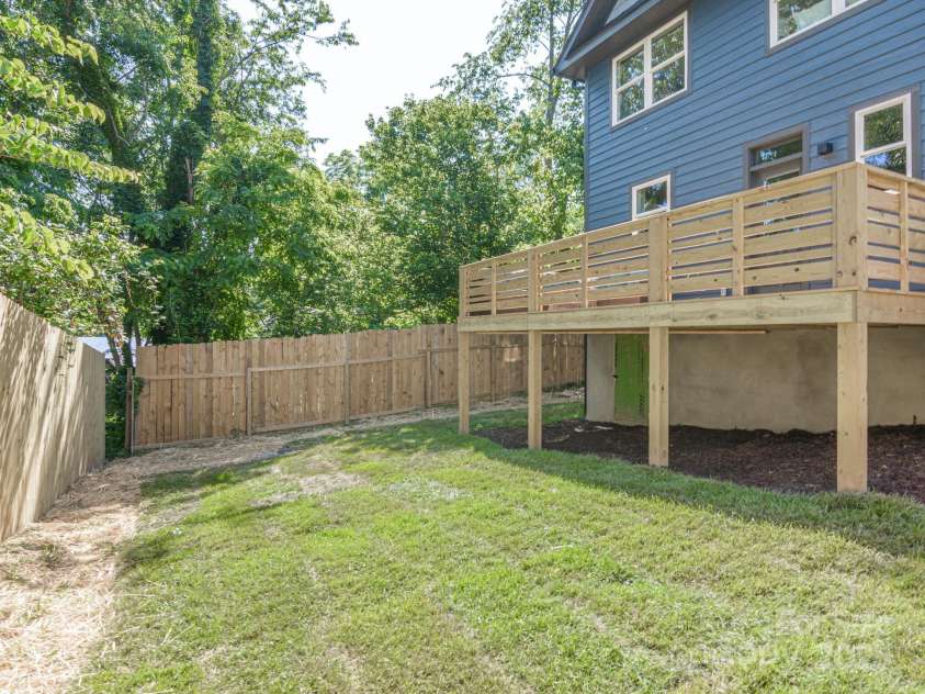 61 Vandalia Avenue, Asheville, NC 28806.  MLS# CAR4272579, YatesRealty ID 21999. 