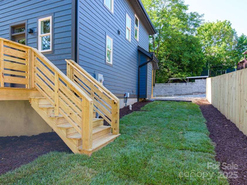 61 Vandalia Avenue, Asheville, NC 28806.  MLS# CAR4272579, YatesRealty ID 21999. 