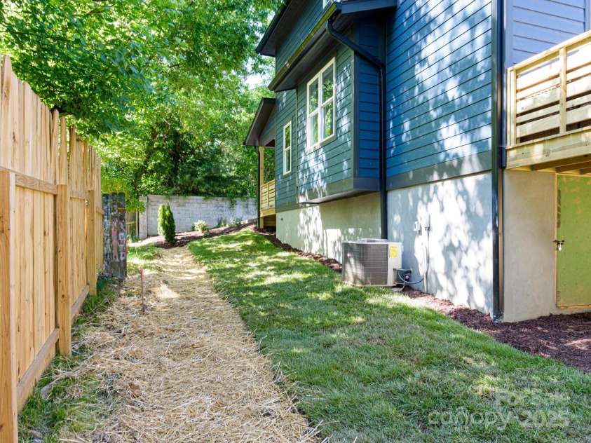 61 Vandalia Avenue, Asheville, NC 28806.  MLS# CAR4272579, YatesRealty ID 21999. 