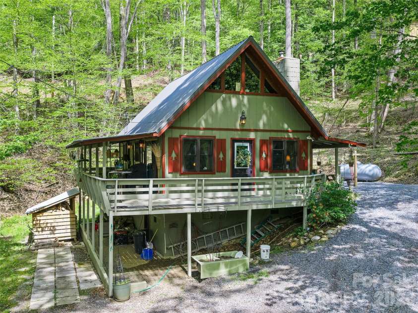 886 Three Quarter Creek Road, Burnsville, NC 28714.  MLS# CAR4377829, YatesRealty ID 21999. 