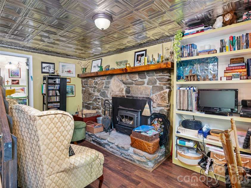 886 Three Quarter Creek Road, Burnsville, NC 28714.  MLS# CAR4377829, YatesRealty ID 21999. 