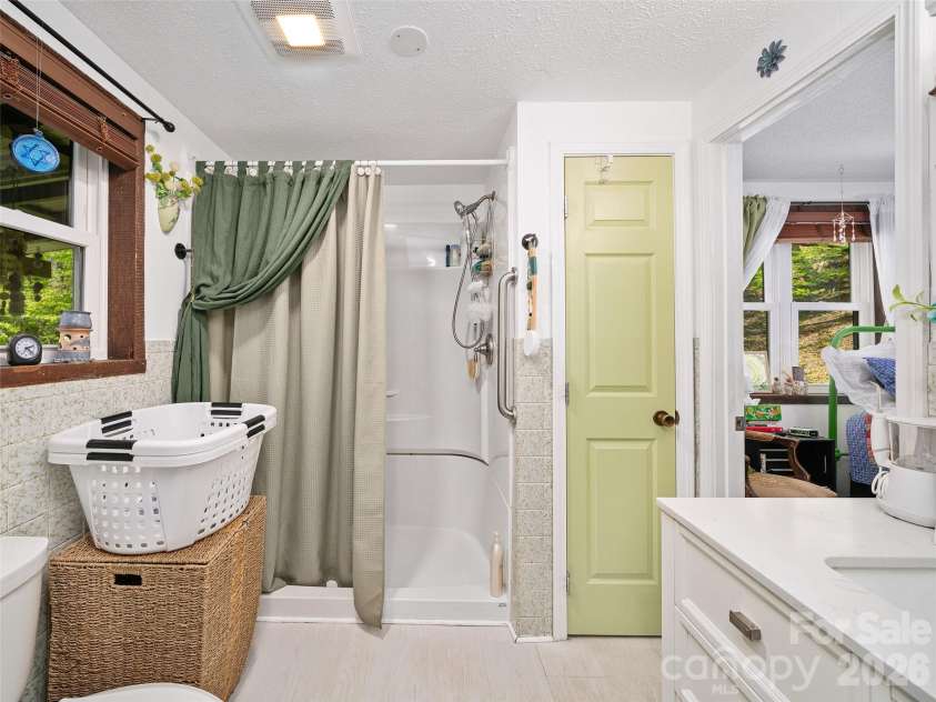 886 Three Quarter Creek Road, Burnsville, NC 28714.  MLS# CAR4377829, YatesRealty ID 21999. 
