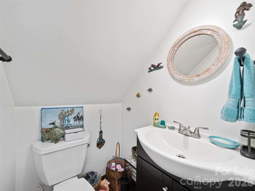 886 Three Quarter Creek Road, Burnsville, NC 28714.  MLS# CAR4377829, YatesRealty ID 21999. 