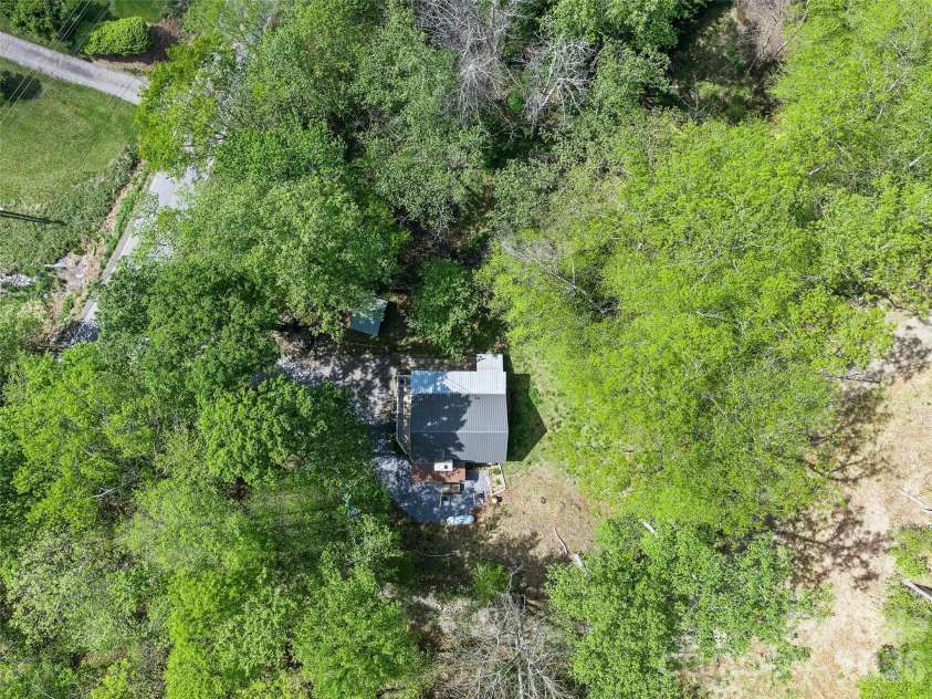 886 Three Quarter Creek Road, Burnsville, NC 28714.  MLS# CAR4377829, YatesRealty ID 21999. 