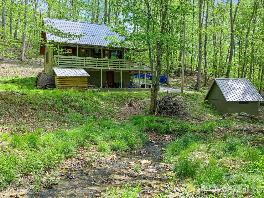 886 Three Quarter Creek Road, Burnsville, NC 28714.  MLS# CAR4377829, YatesRealty ID 21999. 