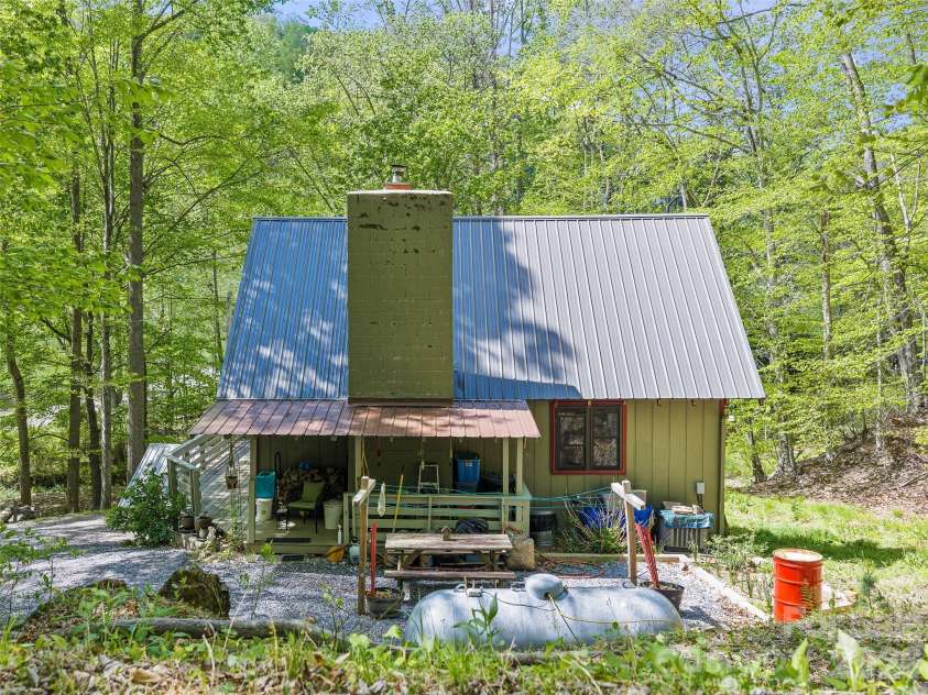 886 Three Quarter Creek Road, Burnsville, NC 28714.  MLS# CAR4377829, YatesRealty ID 21999. 