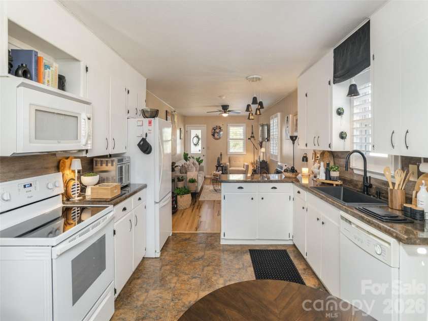 52 SLABWOOD Lane, Flat Rock, NC 28731.  MLS# CAR4335290, YatesRealty ID 2200. 