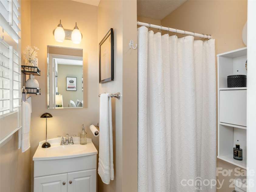 52 SLABWOOD Lane, Flat Rock, NC 28731.  MLS# CAR4335290, YatesRealty ID 2200. 