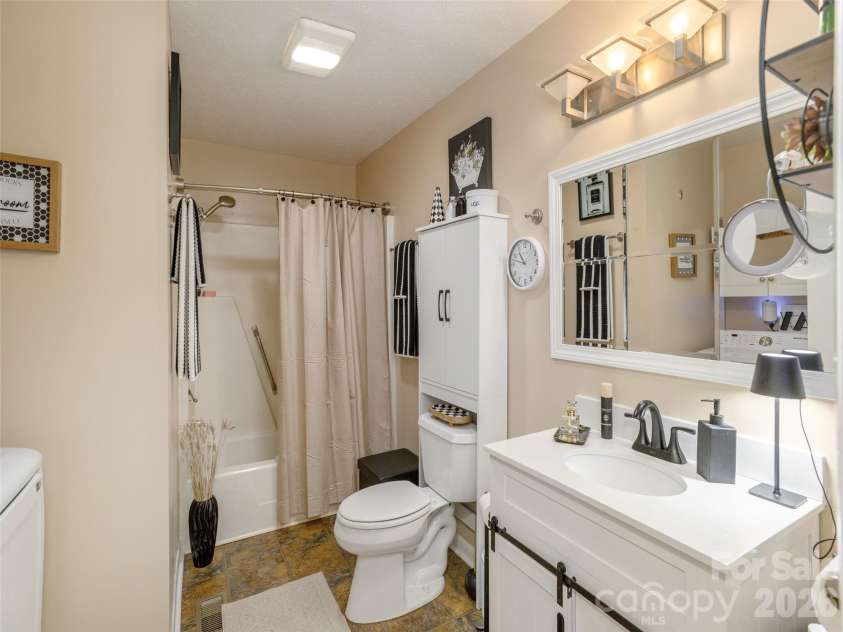 52 SLABWOOD Lane, Flat Rock, NC 28731.  MLS# CAR4335290, YatesRealty ID 2200. 