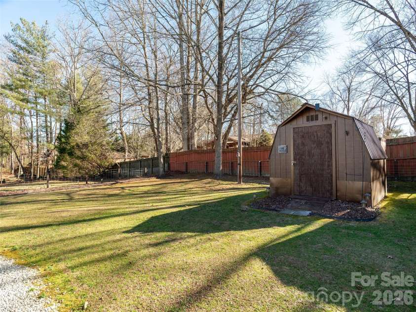 52 SLABWOOD Lane, Flat Rock, NC 28731.  MLS# CAR4335290, YatesRealty ID 2200. 