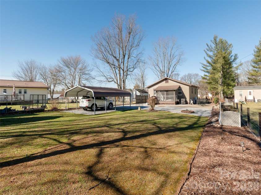 52 SLABWOOD Lane, Flat Rock, NC 28731.  MLS# CAR4335290, YatesRealty ID 2200. 