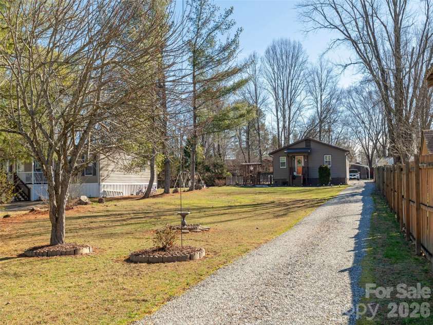 52 SLABWOOD Lane, Flat Rock, NC 28731.  MLS# CAR4335290, YatesRealty ID 2200. 