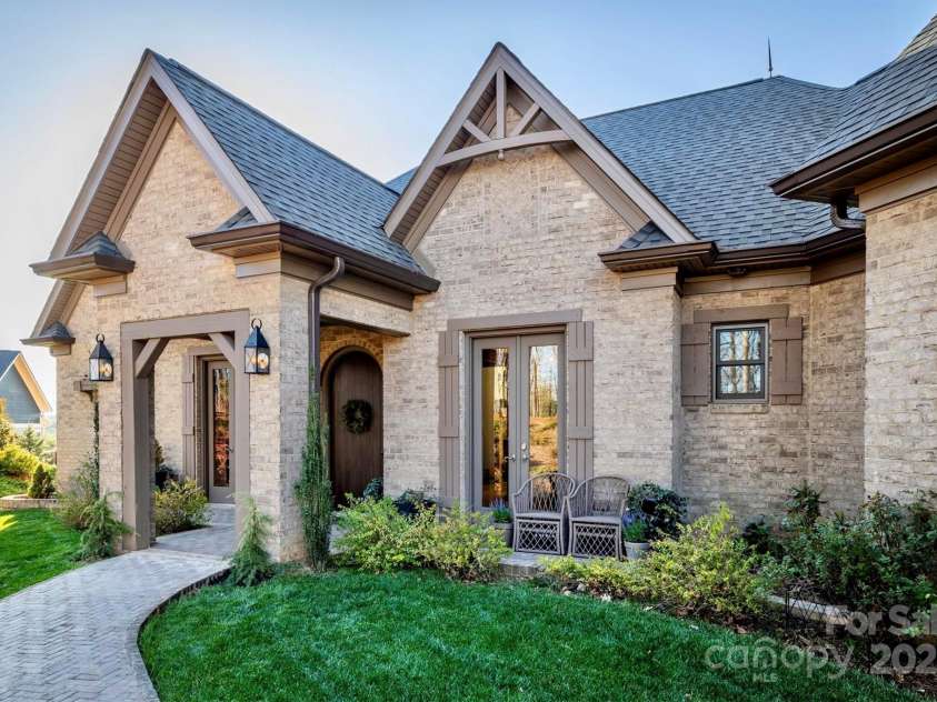 5608 Table View Lane, Lenoir, NC 28645.  MLS# CAR4232931, YatesRealty ID 2200. The brick is 