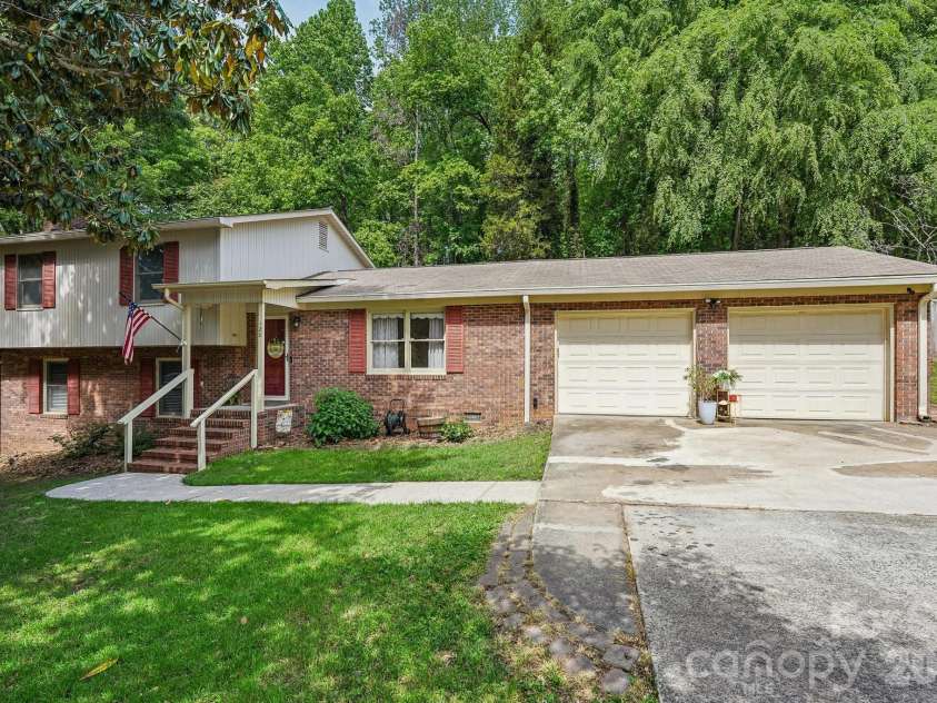 126 Tulip Avenue, Concord, NC 28025.  MLS# CAR4373051, YatesRealty ID 22000. 