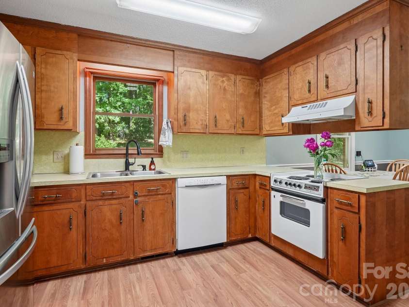 126 Tulip Avenue, Concord, NC 28025.  MLS# CAR4373051, YatesRealty ID 22000. 