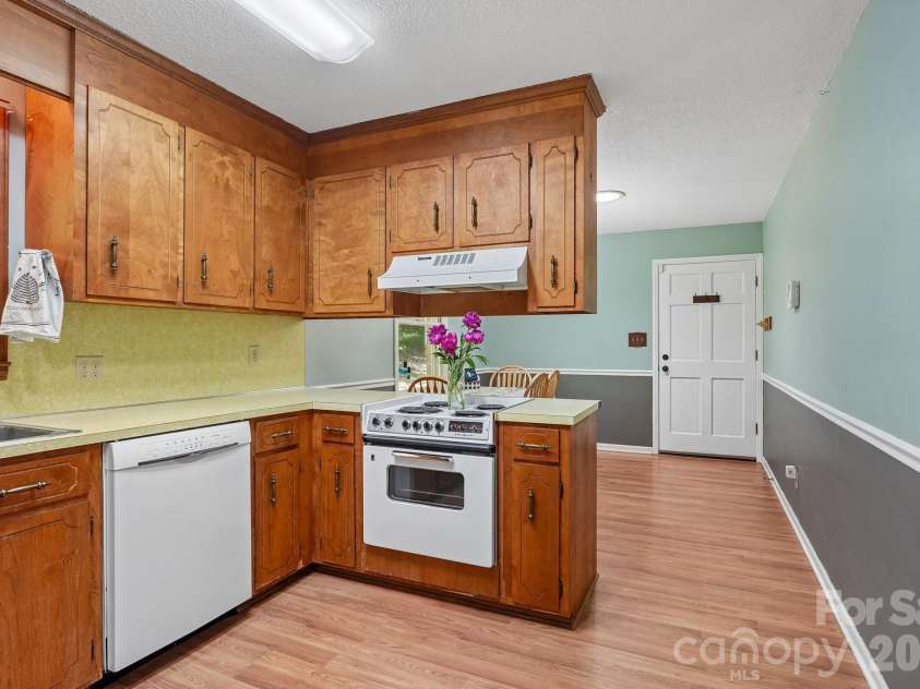 126 Tulip Avenue, Concord, NC 28025.  MLS# CAR4373051, YatesRealty ID 22000. 