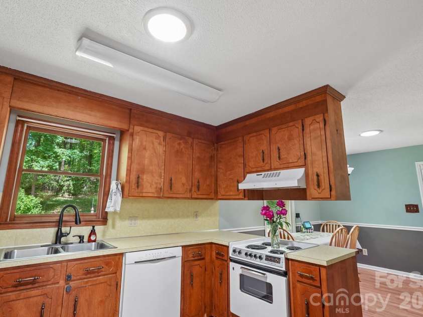 126 Tulip Avenue, Concord, NC 28025.  MLS# CAR4373051, YatesRealty ID 22000. 
