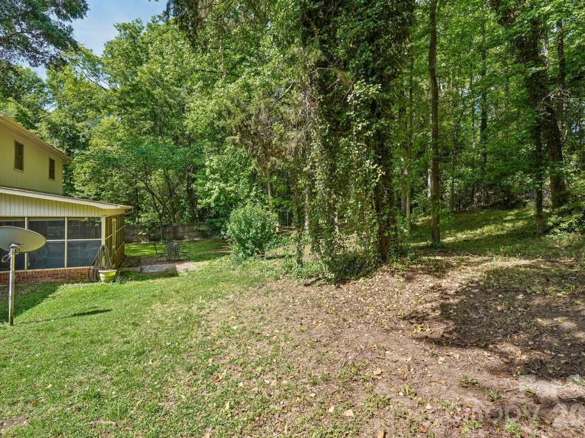 126 Tulip Avenue, Concord, NC 28025.  MLS# CAR4373051, YatesRealty ID 22000. 