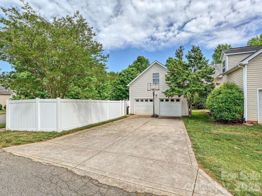 10724 Trolley Run Drive, Cornelius, NC 28031.  MLS# CAR4375560, YatesRealty ID 22001. 