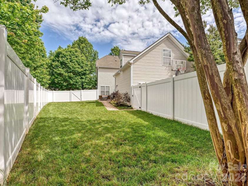 10724 Trolley Run Drive, Cornelius, NC 28031.  MLS# CAR4375560, YatesRealty ID 22001. 