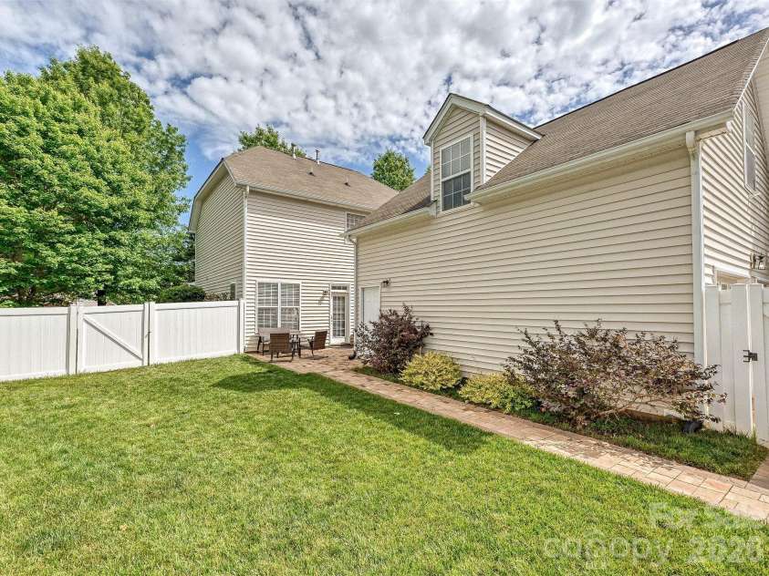 10724 Trolley Run Drive, Cornelius, NC 28031.  MLS# CAR4375560, YatesRealty ID 22001. 