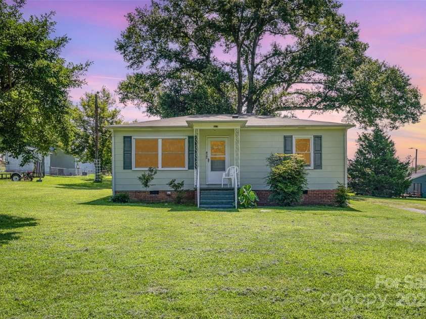 422 Wilson Street, Mount Holly, NC 28120.  MLS# CAR4272159, YatesRealty ID 22001. Front of 422 Wilson