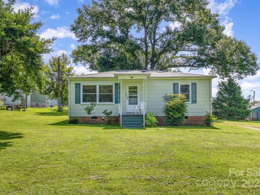 422 Wilson Street, Mount Holly, NC 28120.  MLS# CAR4272159, YatesRealty ID 22001. Front of 422 Wilson