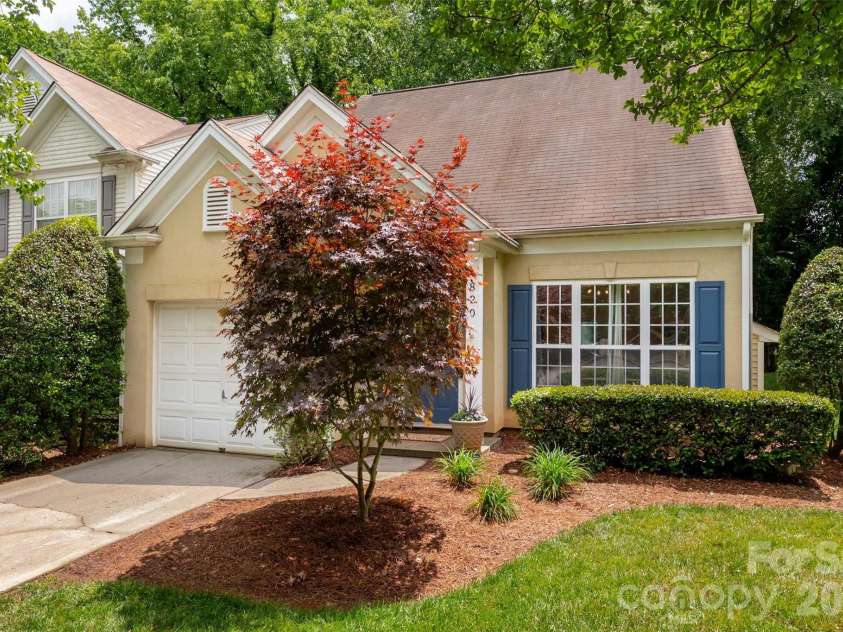820 Autumn Rain Lane, Charlotte, NC 28209.  MLS# CAR4379421, YatesRealty ID 22002. 