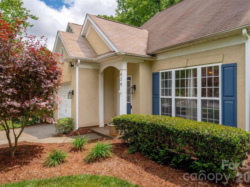 820 Autumn Rain Lane, Charlotte, NC 28209.  MLS# CAR4379421, YatesRealty ID 22002. 