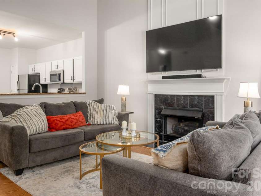 820 Autumn Rain Lane, Charlotte, NC 28209.  MLS# CAR4379421, YatesRealty ID 22002. 