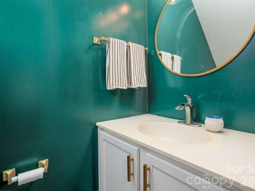 820 Autumn Rain Lane, Charlotte, NC 28209.  MLS# CAR4379421, YatesRealty ID 22002. 